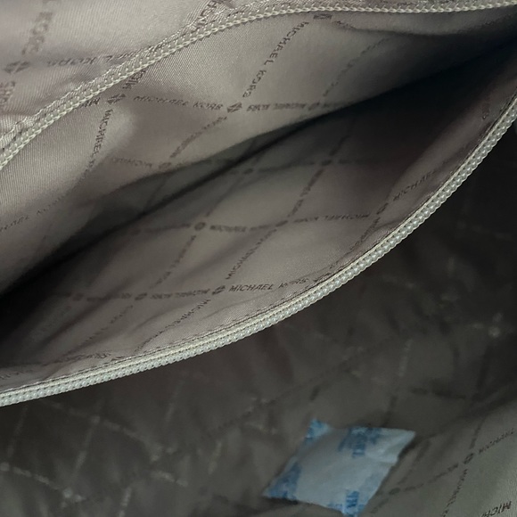 Michael kors cross body bag - Picture 6 of 14